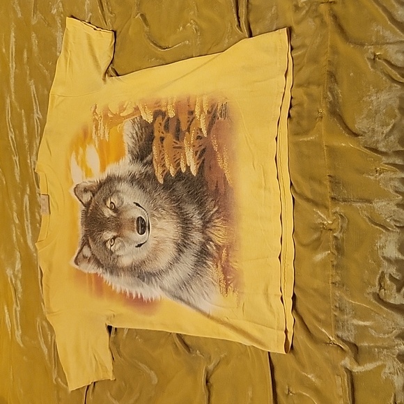 Vintage The Mountain yellow wolf T-shirt men size large. - Picture 1 of 3